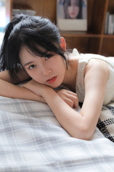 打屁股女贝